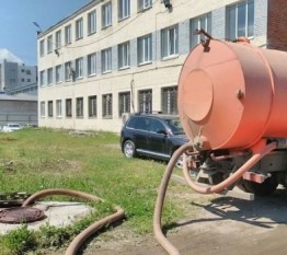 Откачка выгребных ям и очистка септика Откачка выгребных ям и очистка септика