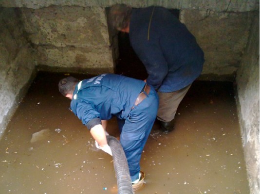 ФОТО Откачка подвалов, погребов и других технических помещений ФОТО Откачка подвалов, погребов и других технических помещений